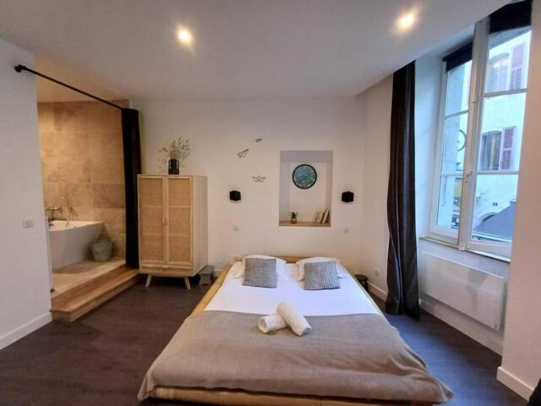 Le Sainte Claire - Majord'Home Annecy Centre Buitenkant foto